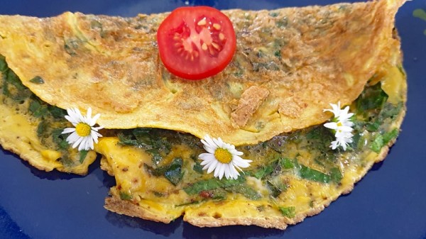 Omelette-mit-Wildkrauter-min