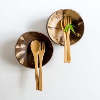 Kokosnussschalen-Set mit 2 teiligem Bambusbesteck