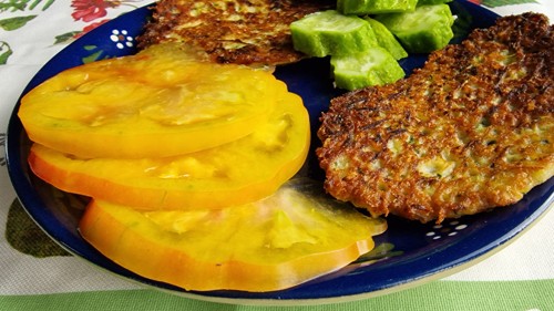 Zucchinipuffer-mit-Ananastomaten